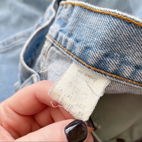 Vintage Levi’s • 512 Slim Fit High Waisted Jeans - Picture 6 of 7